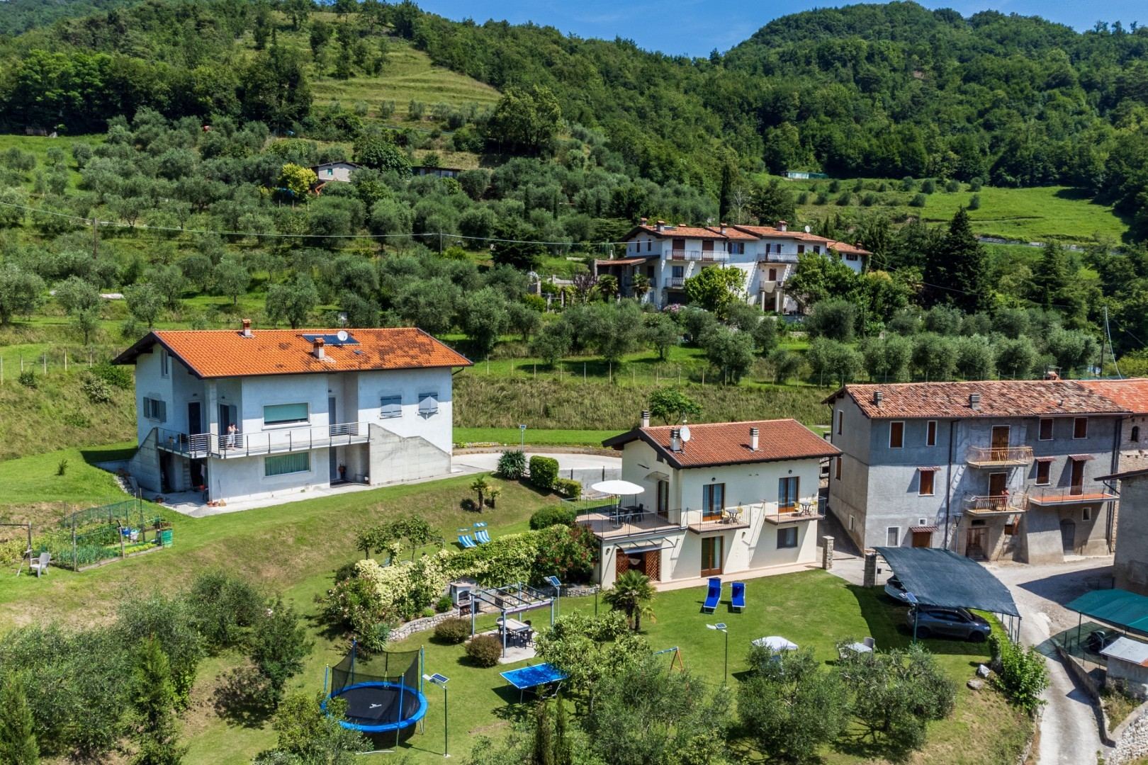 Il borgo di Cadignano tra gli ulivi