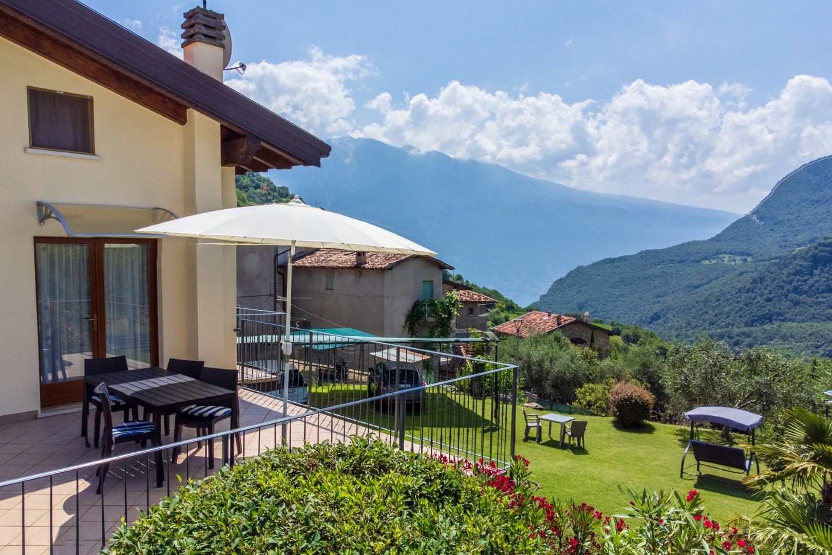 La terrazza con vista sul lago